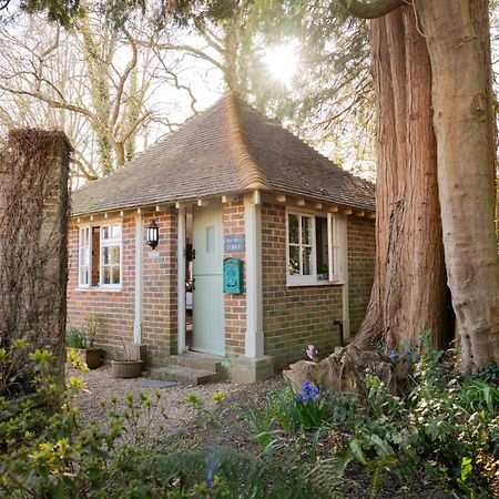 Old Mill Lodge By Huluki Sussex Stays Hurstpierpoint Esterno foto
