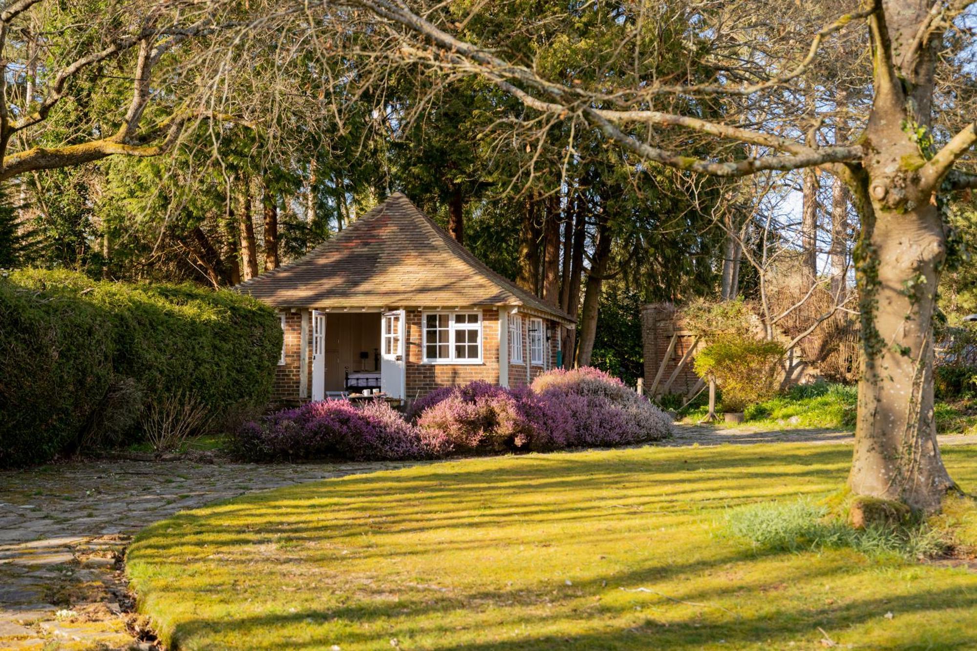 Old Mill Lodge By Huluki Sussex Stays Hurstpierpoint Esterno foto