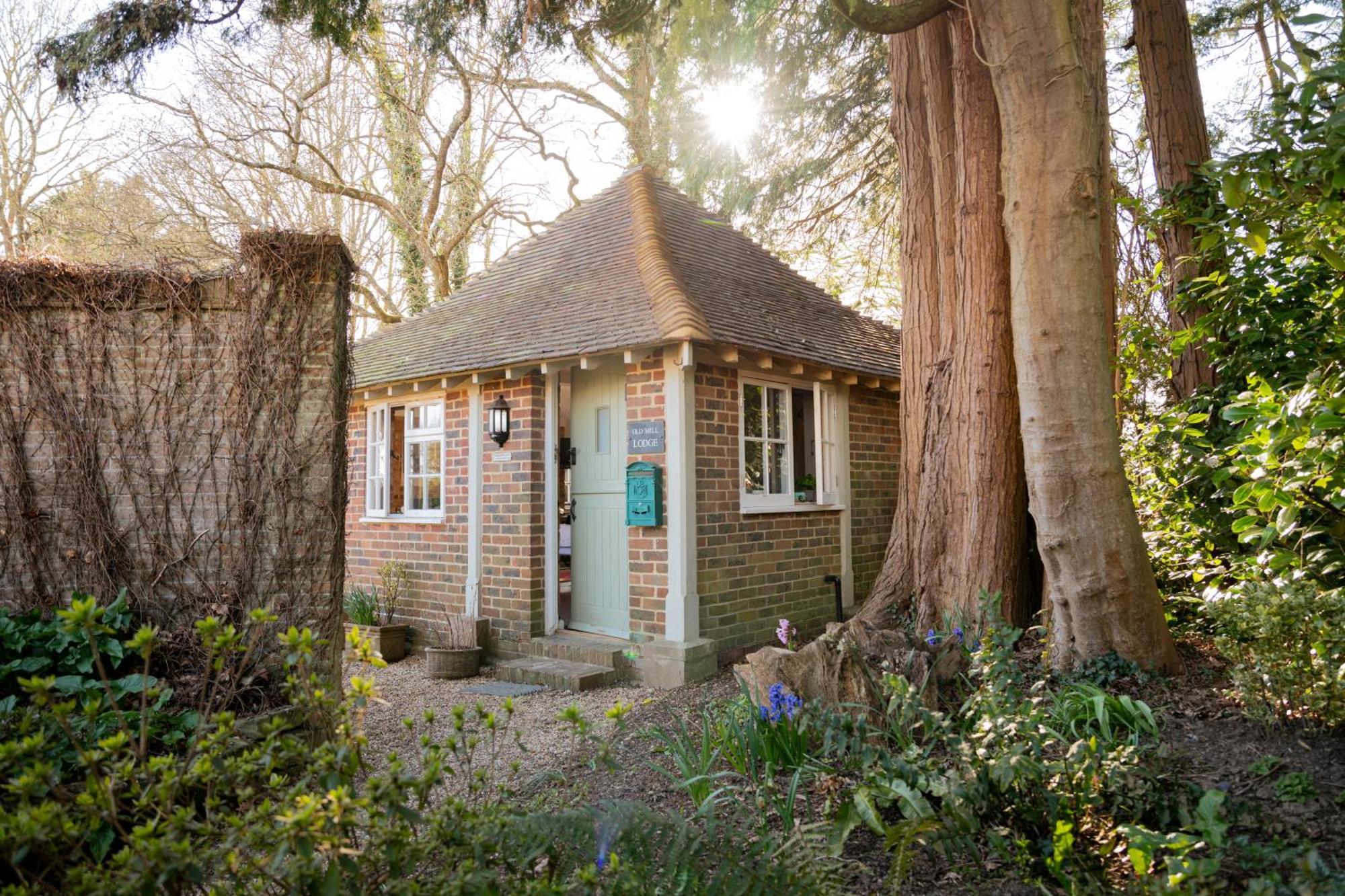Old Mill Lodge By Huluki Sussex Stays Hurstpierpoint Esterno foto