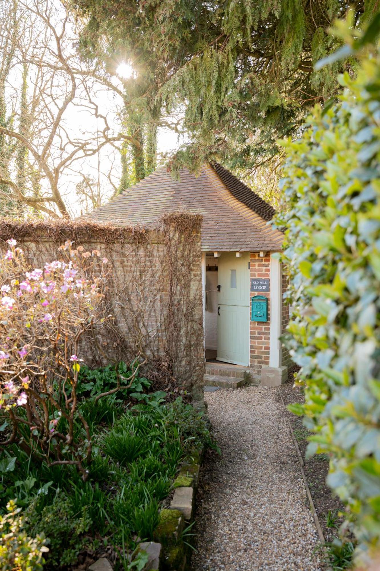 Old Mill Lodge By Huluki Sussex Stays Hurstpierpoint Esterno foto
