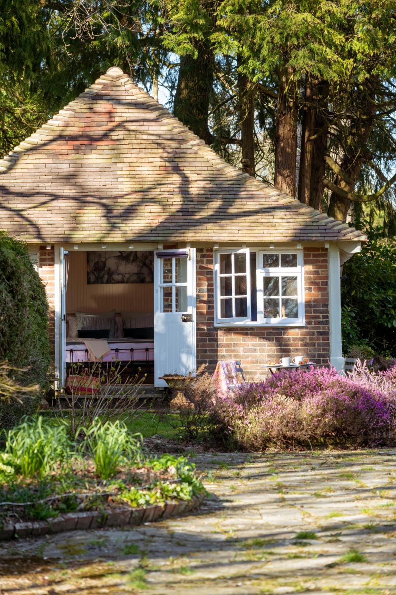 Old Mill Lodge By Huluki Sussex Stays Hurstpierpoint Esterno foto