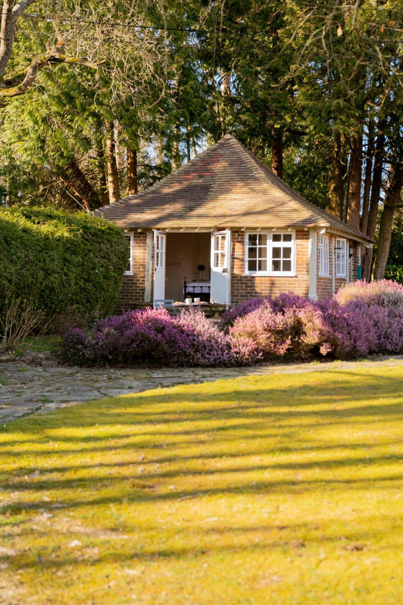 Old Mill Lodge By Huluki Sussex Stays Hurstpierpoint Esterno foto