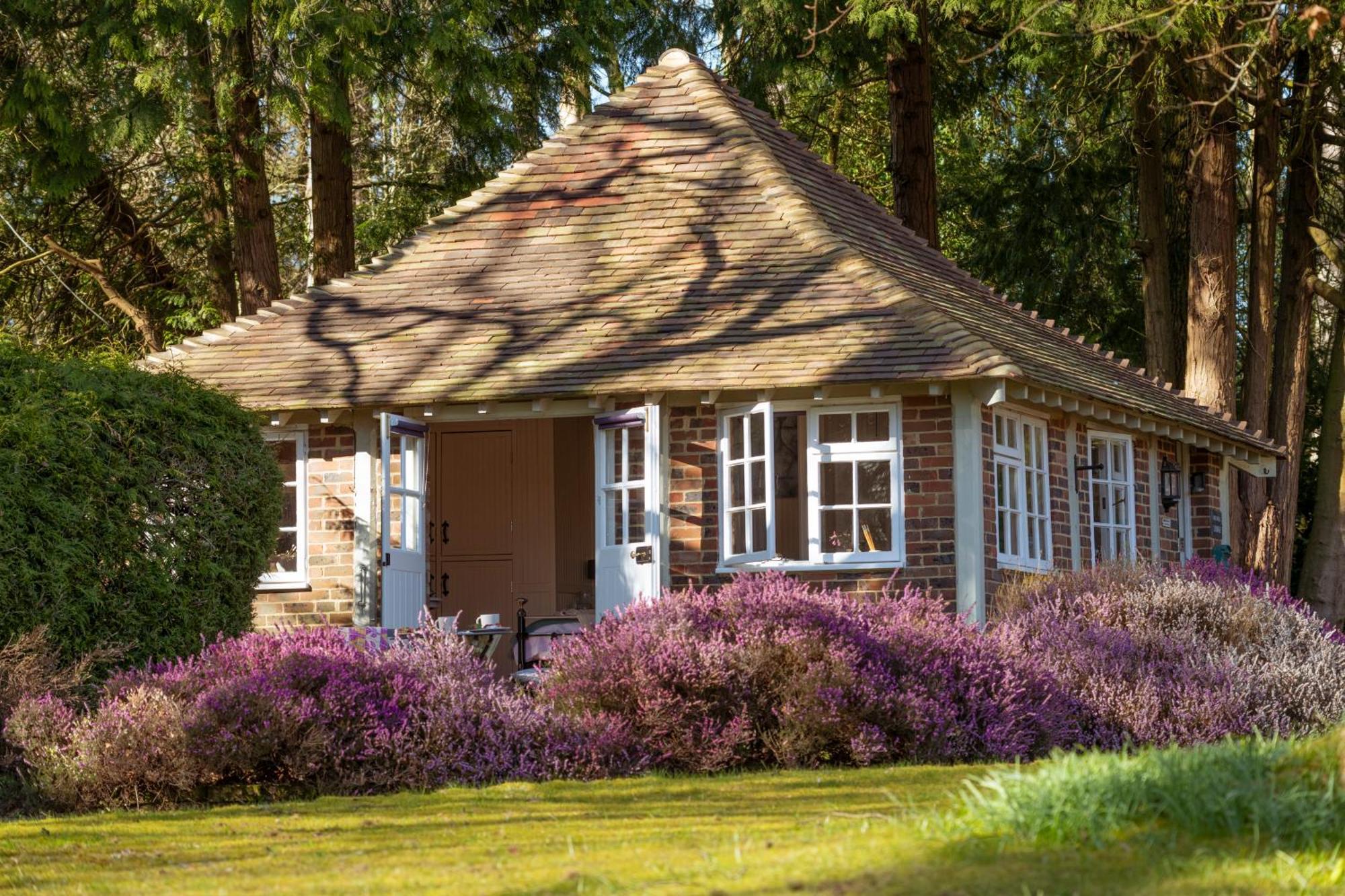 Old Mill Lodge By Huluki Sussex Stays Hurstpierpoint Esterno foto