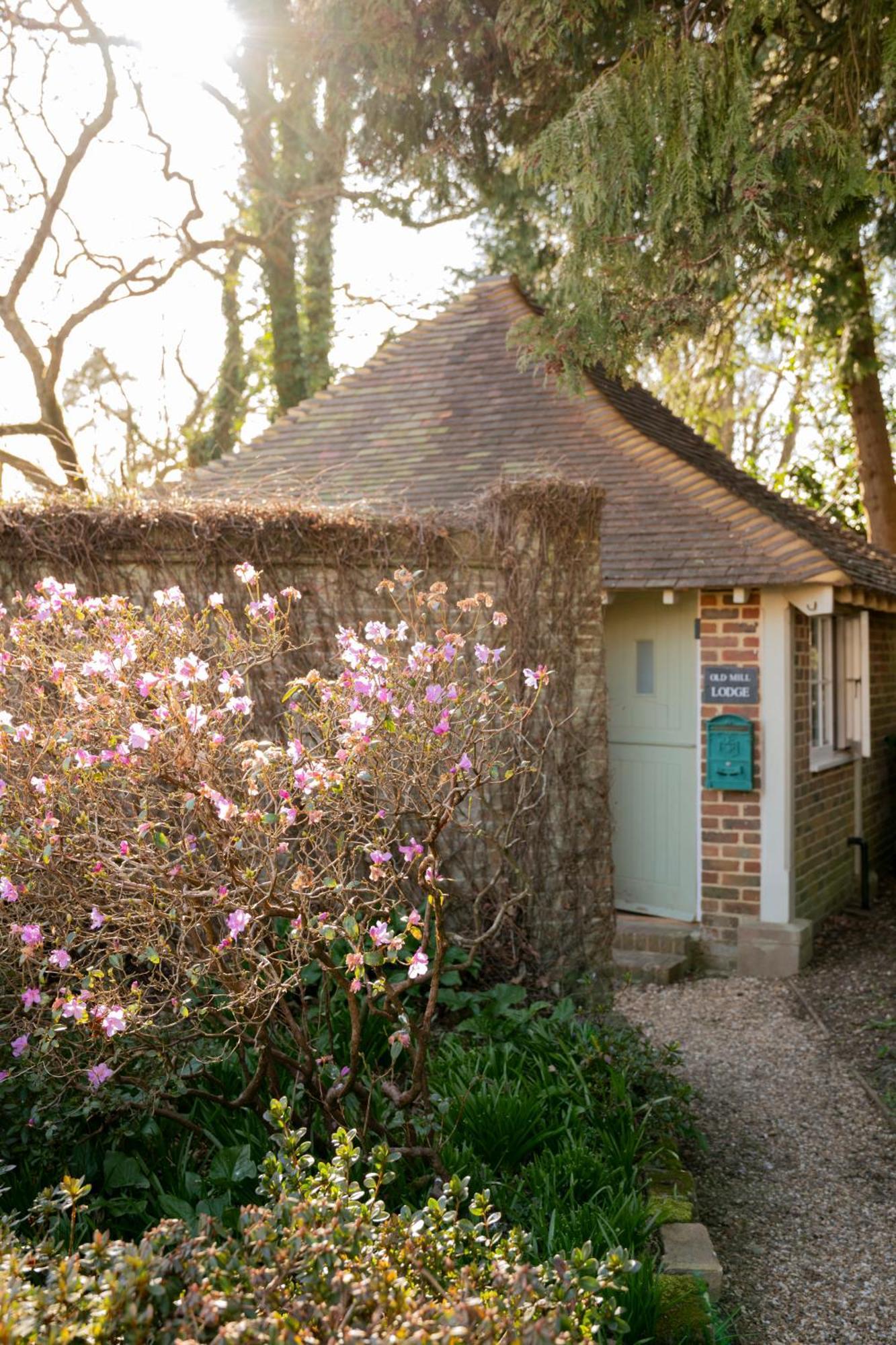 Old Mill Lodge By Huluki Sussex Stays Hurstpierpoint Esterno foto