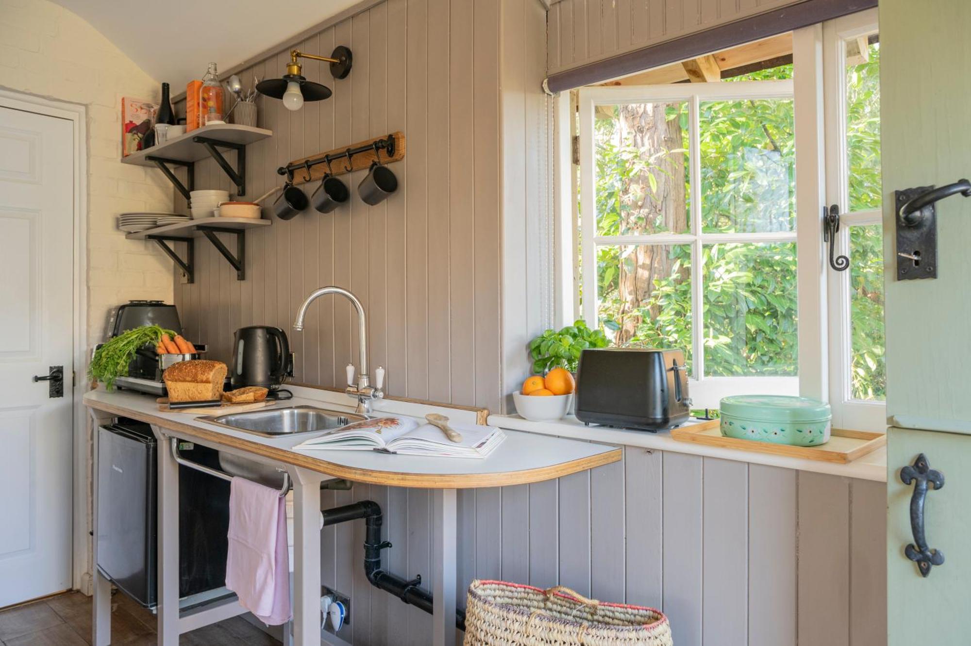 Old Mill Lodge By Huluki Sussex Stays Hurstpierpoint Esterno foto