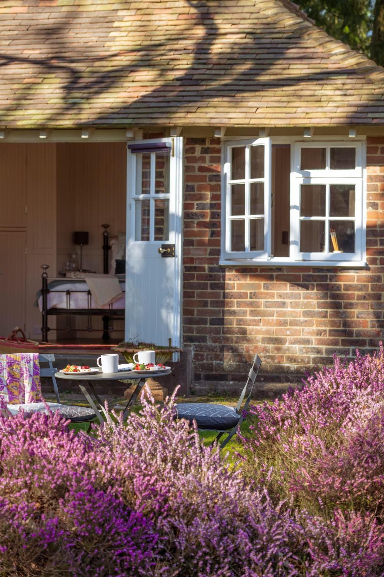 Old Mill Lodge By Huluki Sussex Stays Hurstpierpoint Esterno foto