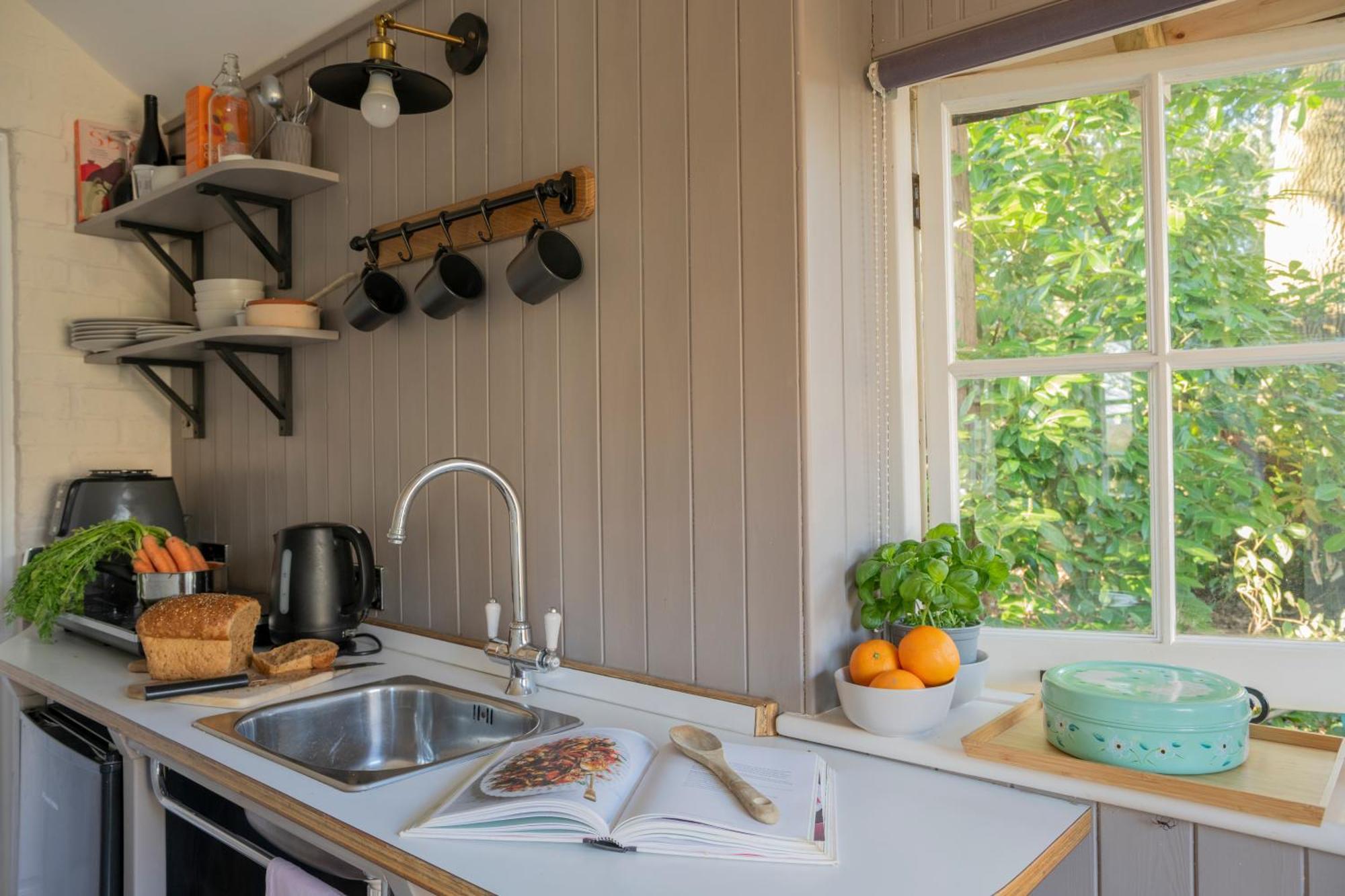 Old Mill Lodge By Huluki Sussex Stays Hurstpierpoint Esterno foto