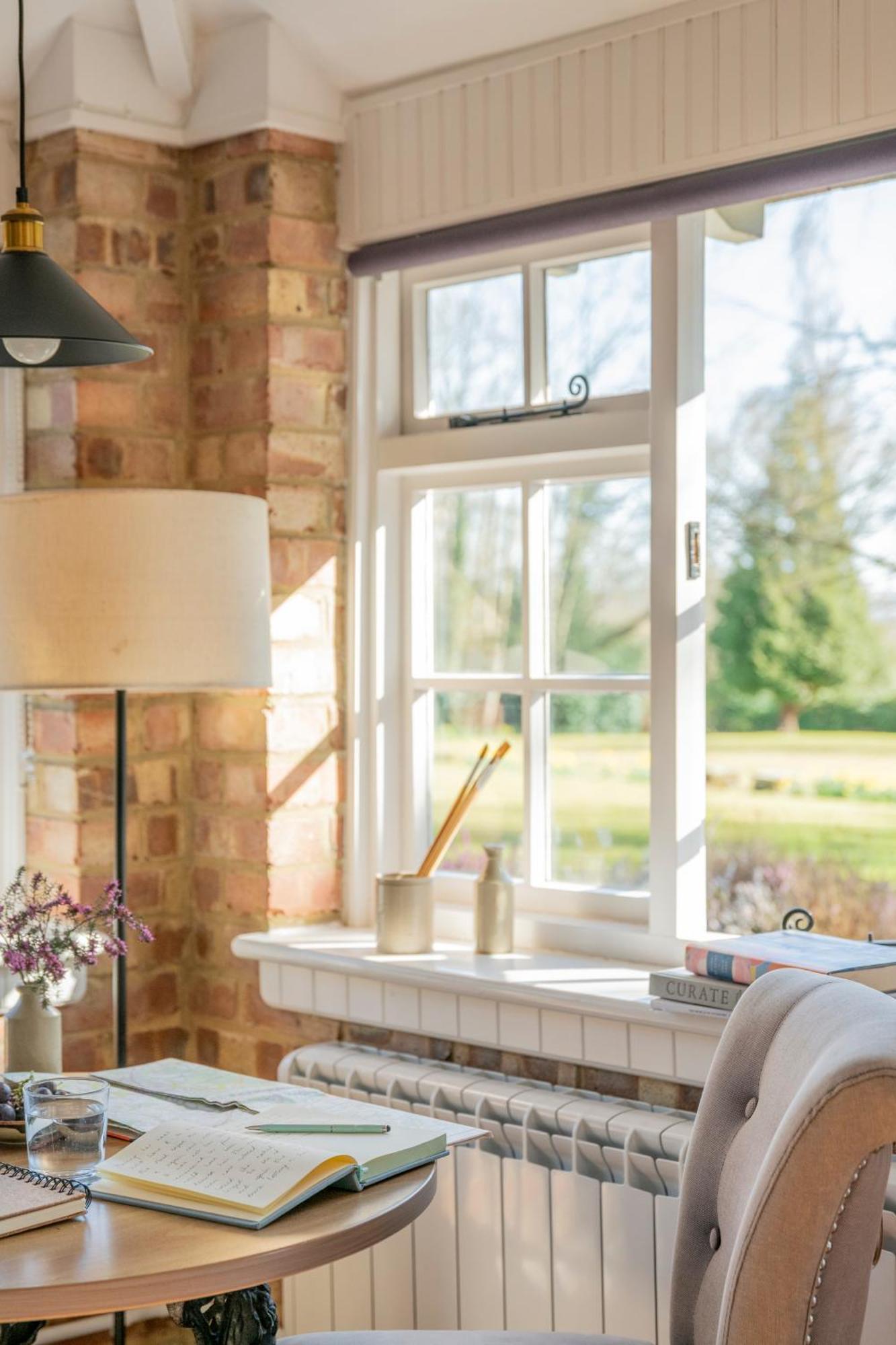 Old Mill Lodge By Huluki Sussex Stays Hurstpierpoint Esterno foto
