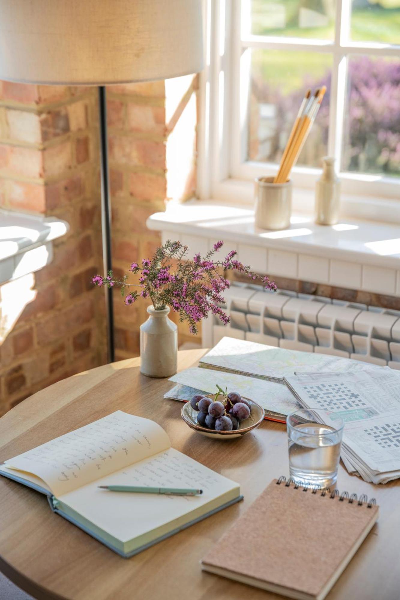 Old Mill Lodge By Huluki Sussex Stays Hurstpierpoint Esterno foto