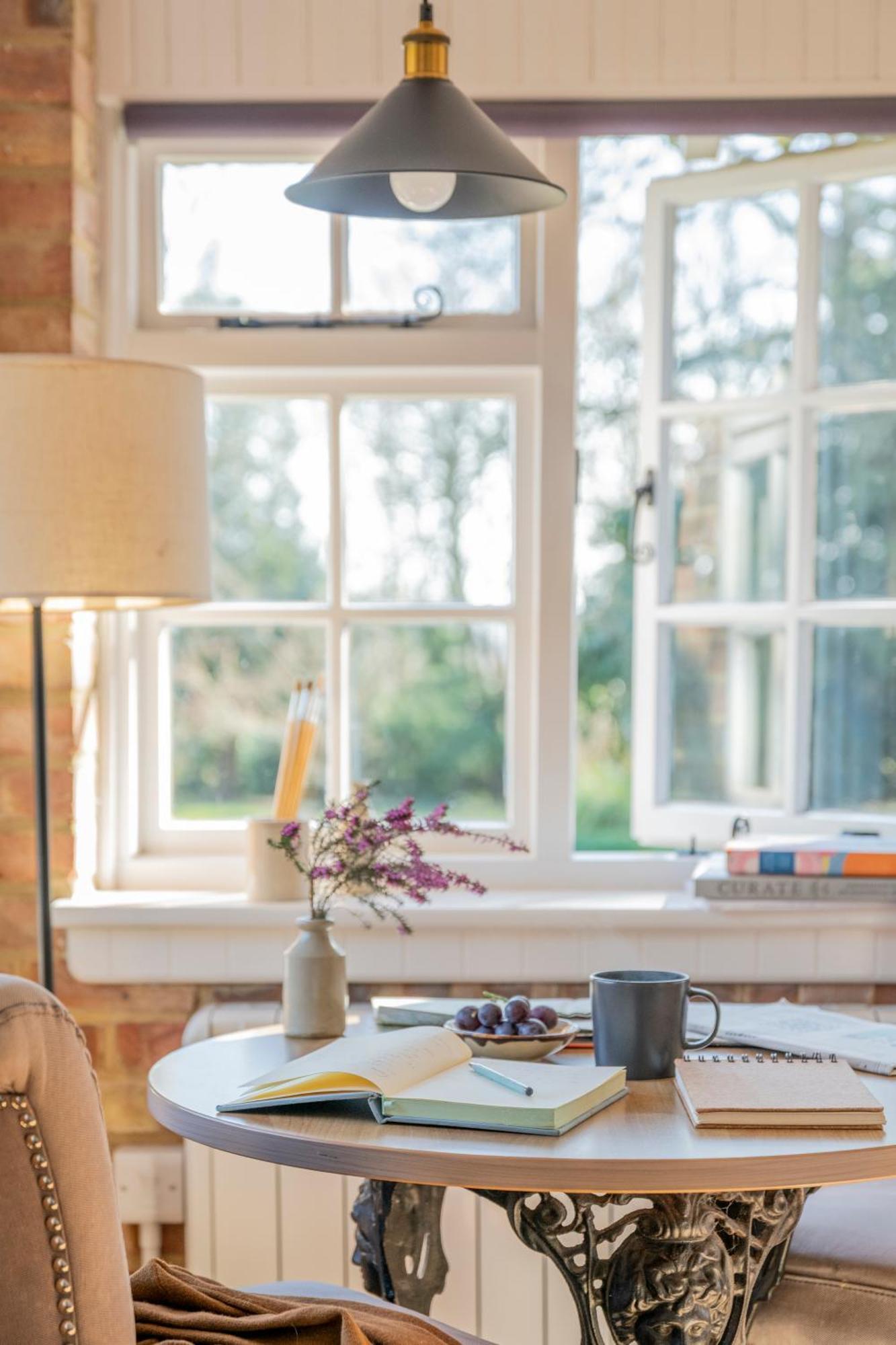 Old Mill Lodge By Huluki Sussex Stays Hurstpierpoint Esterno foto
